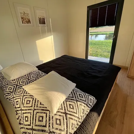 Nad Malowniczym Stawem / Raj Dla Wedkarzy / Mazury Piecki