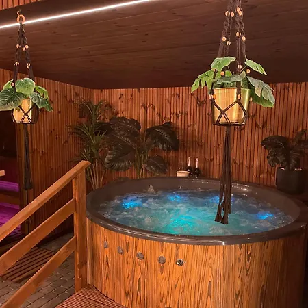 Nad Malowniczym Stawem / Raj Dla Wedkarzy / Mazury